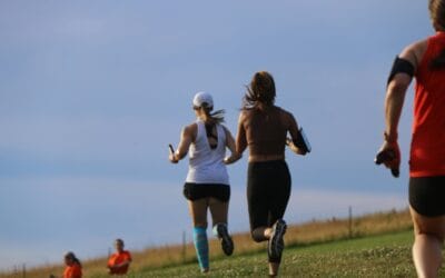 Olahraga & Gaya Hidup Kekinian: Lari & Padel – Tren Sehat yang Dicari Generasi Z