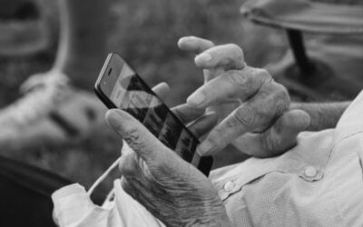 Apakah Teknologi Membuat Kita Lebih Dekat atau Justru Semakin Jauh?